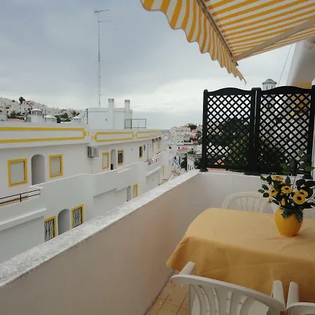 Com Piscina Perto Da *