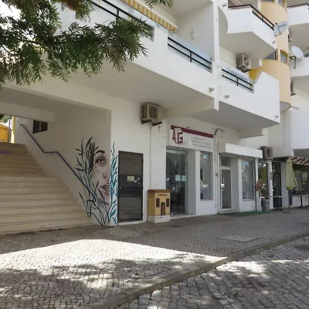 Com Piscina Perto Da *