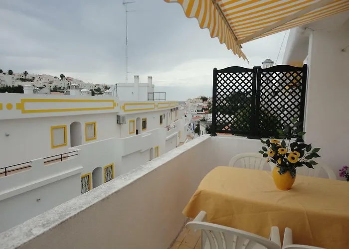 Com Piscina Perto Da *